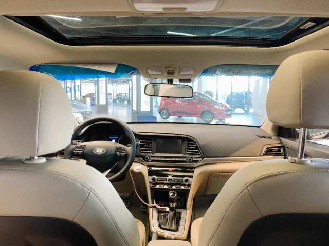 Cửa sổ trời Hyundai Elantra 2021