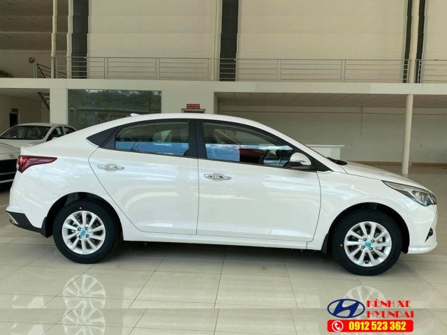 Thân xe Hyundai Accent MT bản đủ