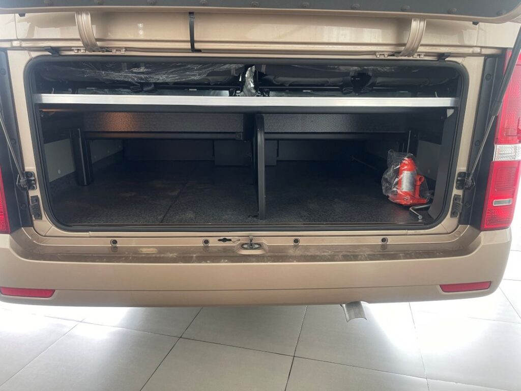 Cốp xe Hyundai County