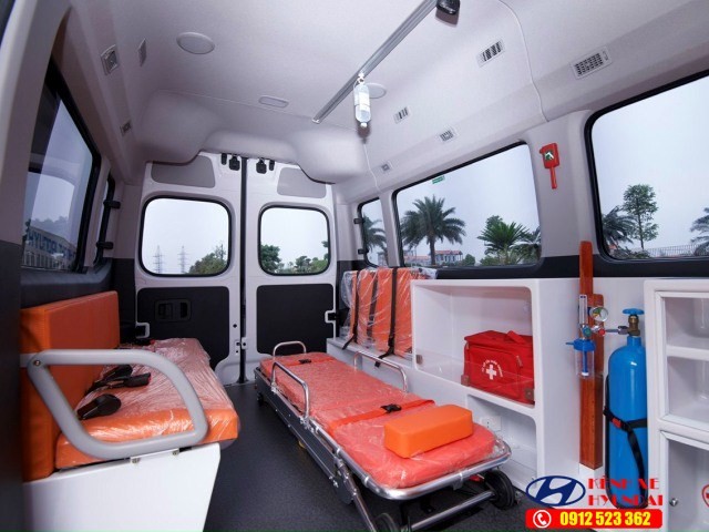 Khoang chở bệnh nhân xe cứu thương Hyundai Solati