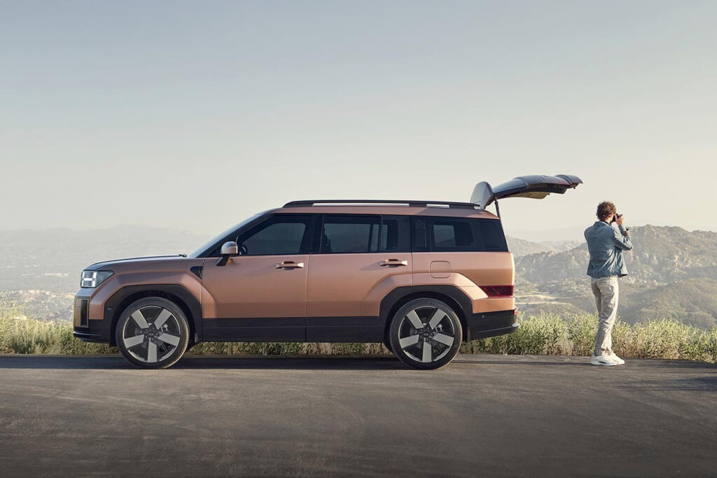 Mẫu SUV Hyundai Santa Fe dự kiến sẽ có phiên bản EREV trong tương lai.